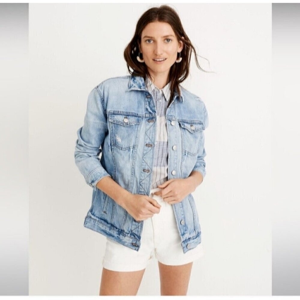 Madewell Oversized Jean Jacket in Junction Wash: Distressed Edition. Size XL